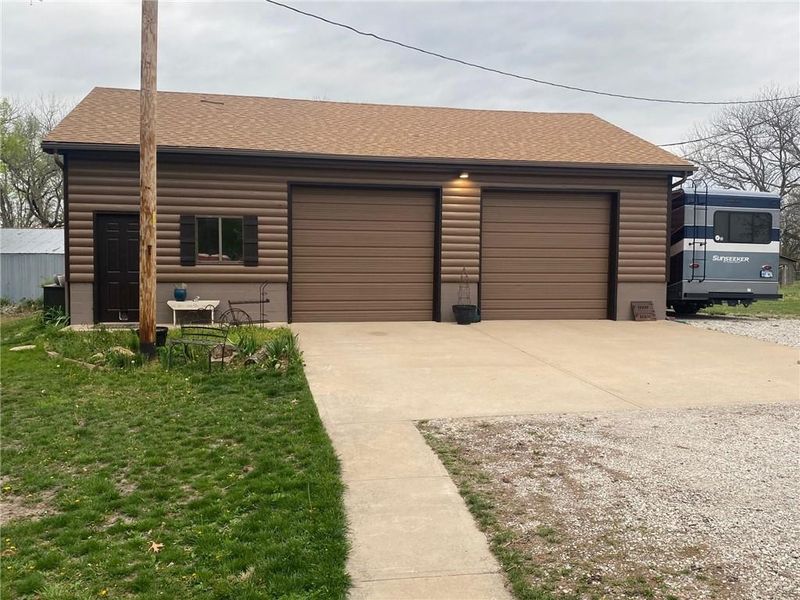 21842 W 220th St, Spring Hill, KS 66083