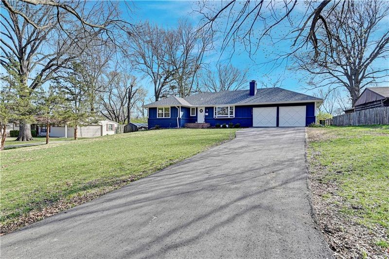 1215 E 108th Ter, Kansas City, MO 64131