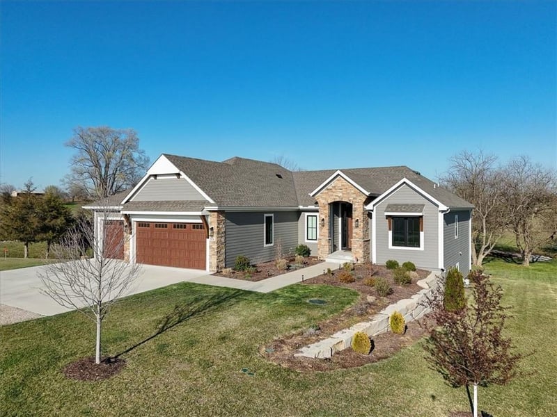 976 E 1512 Rd, Lawrence, KS 66046
