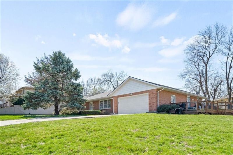 7740 Benson St, Overland Park, KS 66204