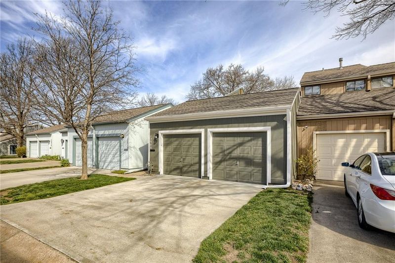 12908 W 67th St, Shawnee, KS 66216
