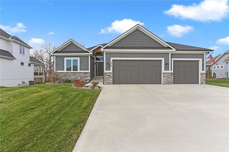 214 NW Ambersham Dr, Lee's Summit, MO 64081