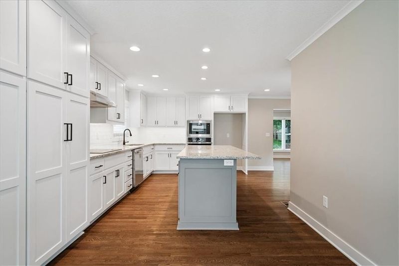 9708 Lamar Ave, Overland Park, KS 66207