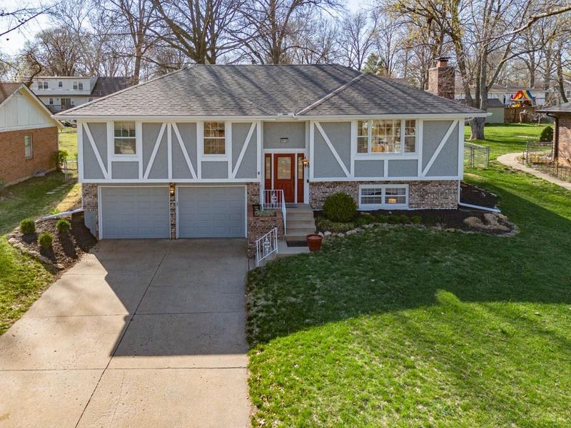 9018 Farley St, Overland Park, KS 66212