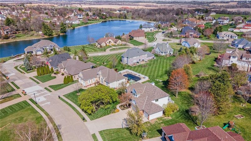 3213 Harbor View Dr, St Joseph, MO 64506