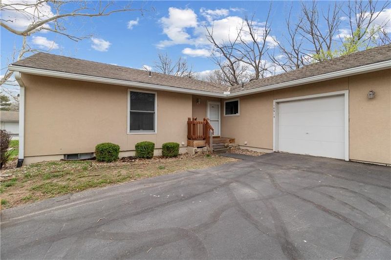 10913 Westgate Rd, Overland Park, KS 66210