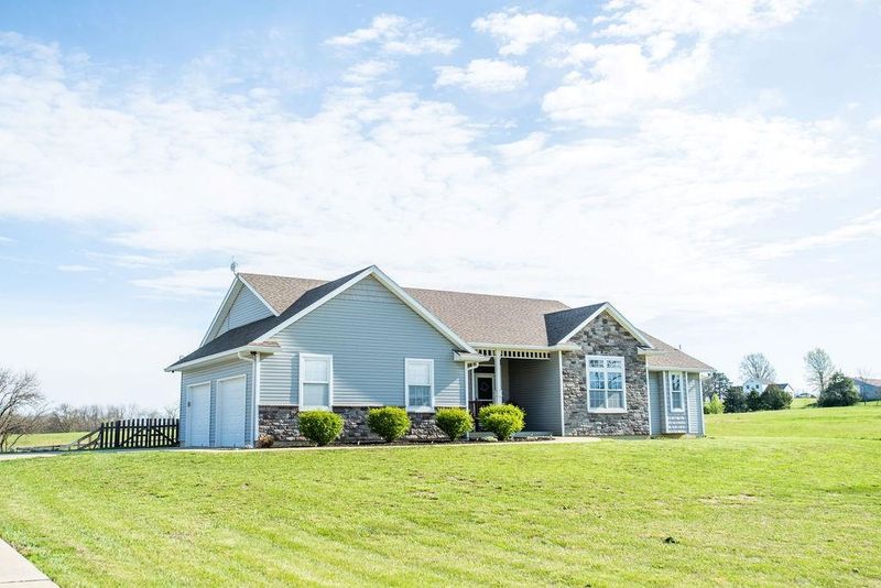 137 SW 95 Rd, Warrensburg, MO 64093
