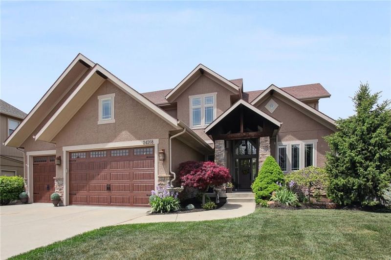 24268 W 109th Ter, Olathe, KS 66061