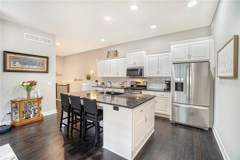 8906 NE 80th St, Kansas City, MO 64158