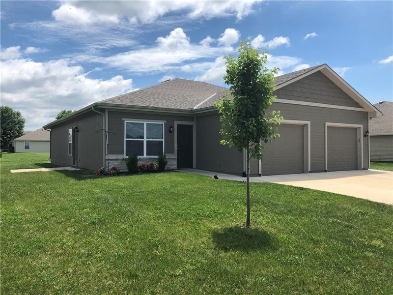 616 - 618 Terry Dr, Pleasant Hill, MO 64080