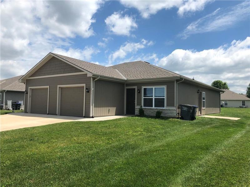 616 - 618 Terry Dr, Pleasant Hill, MO 64080
