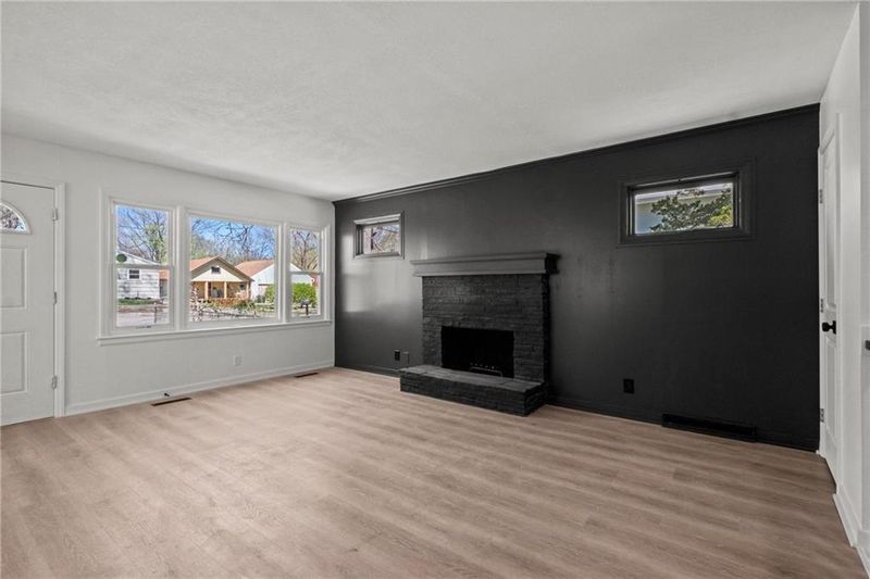 307 E 79th Ter, Kansas City, MO 64114