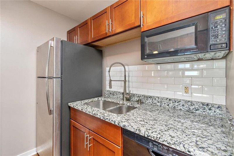 600 E 8th St #10D, Kansas City, MO 64106