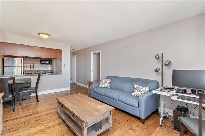 600 E 8th St #10D, Kansas City, MO 64106