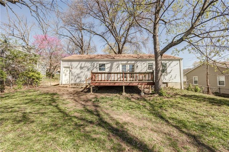 1305 E 84th St, Kansas City, MO 64131