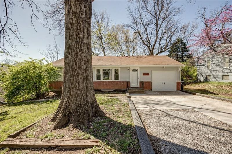 1305 E 84th St, Kansas City, MO 64131