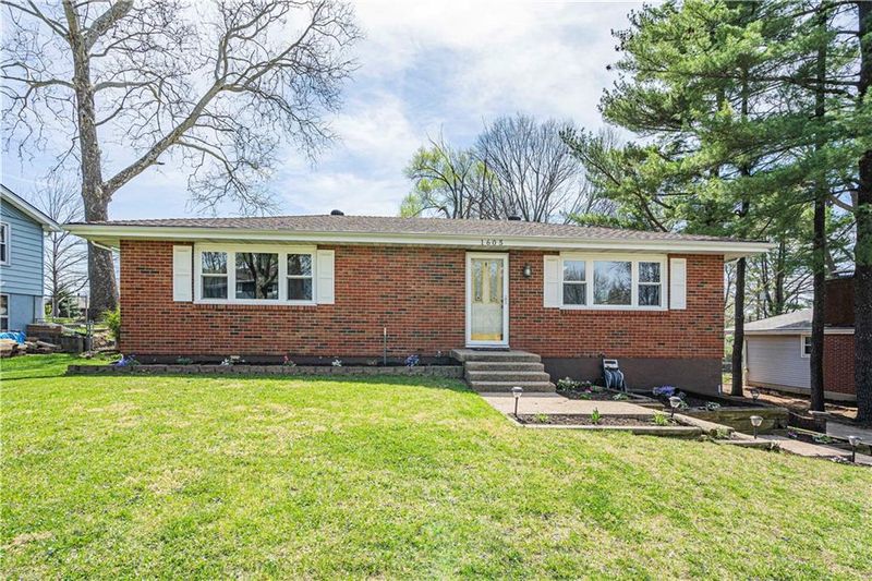1605 NE 74th Ter, Gladstone, MO 64118