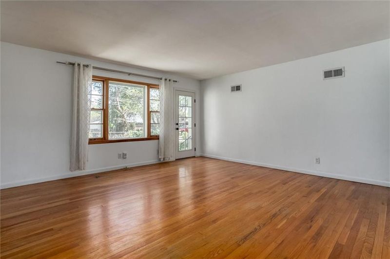 7705 Main St, Kansas City, MO 64114