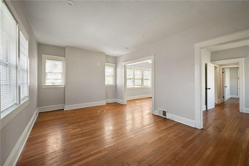 3841 E 59th St, Kansas City, MO 64130