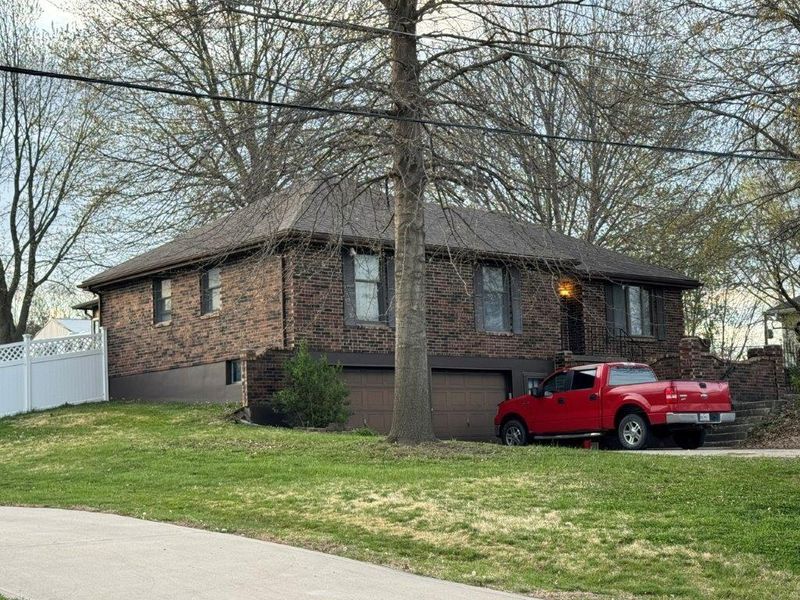 1903 N Redwood Dr, Independence, MO 64058