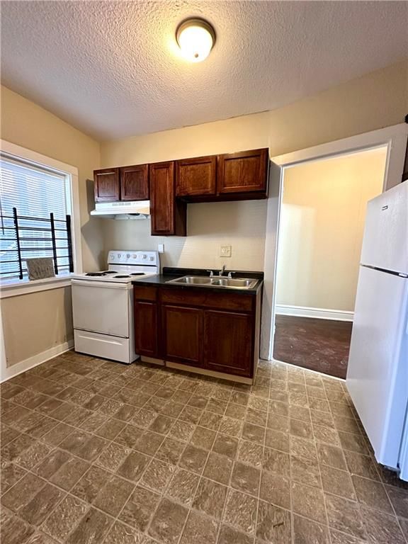 2712 E 26th St, Kansas City, MO 64127