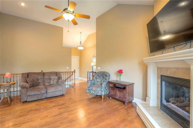 809 N Walnut Ln, Lone Jack, MO 64070