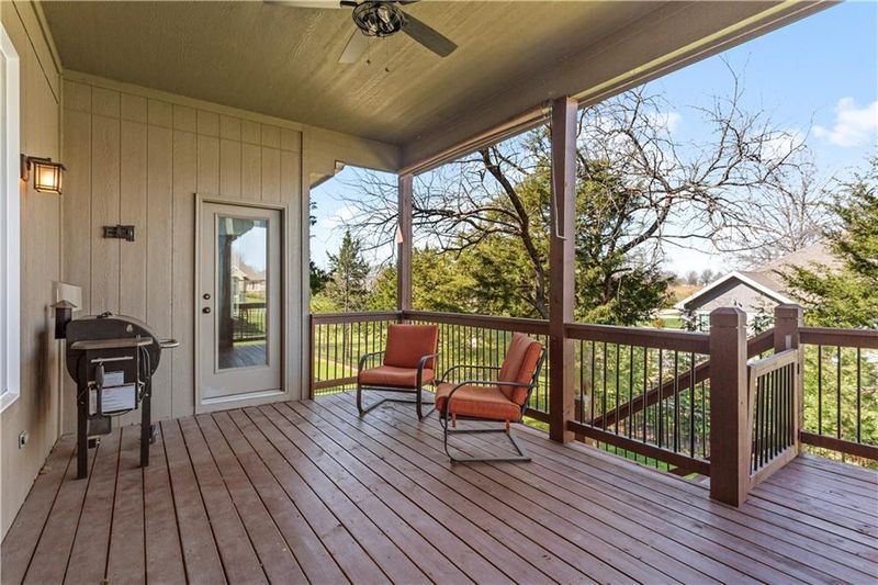 708 Pine Ct, Basehor, KS 66007