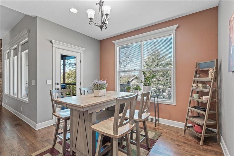 708 Pine Ct, Basehor, KS 66007