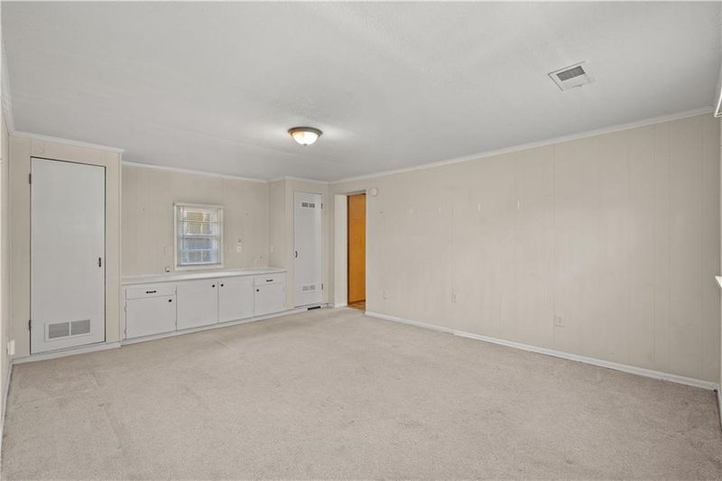 8231 Main St, Kansas City, MO 64114