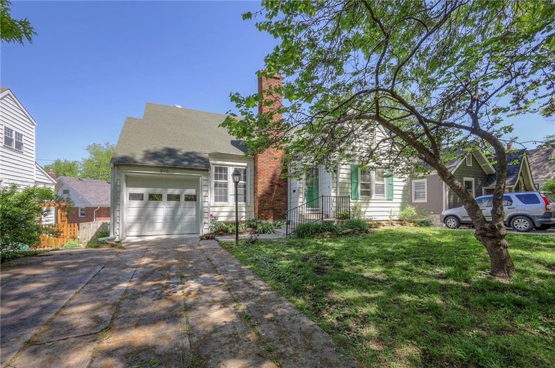 810 E 72nd St, Kansas City, MO 64131