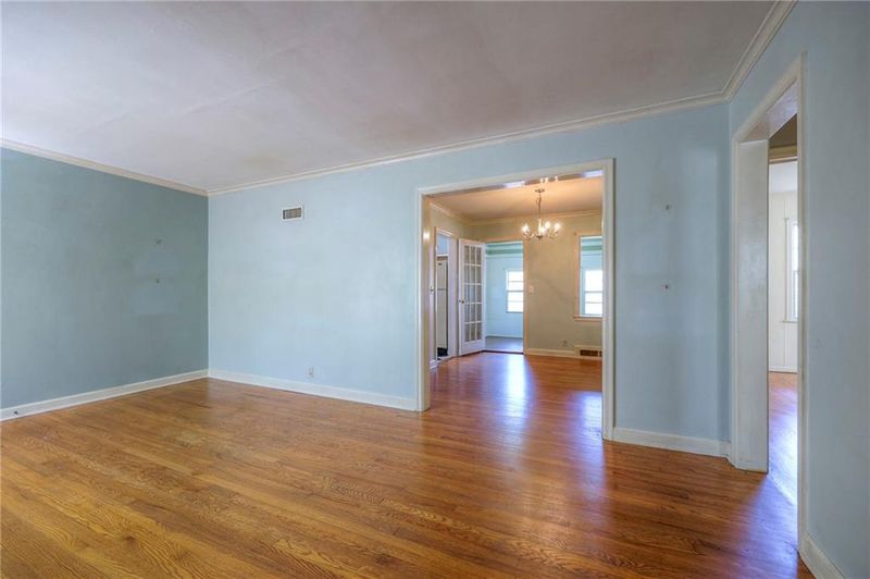 810 E 72nd St, Kansas City, MO 64131