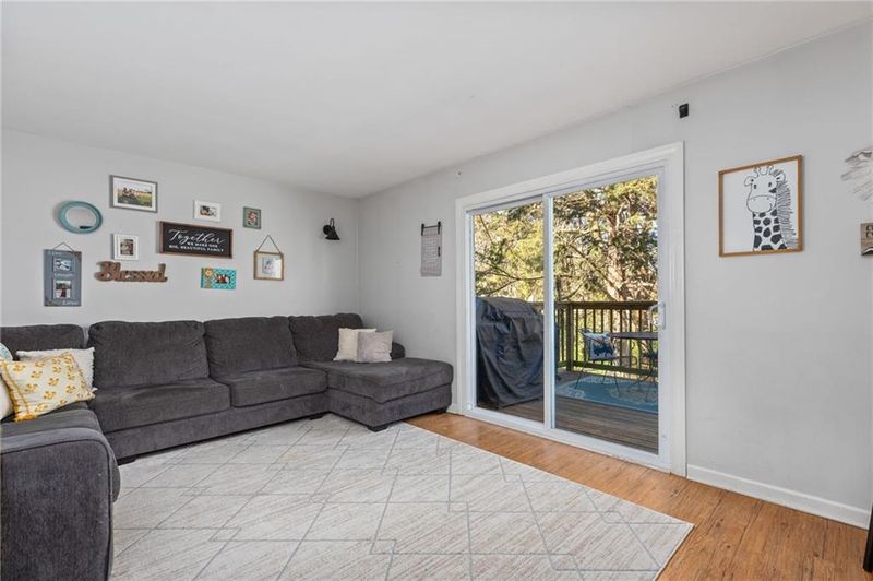 7726 Kessler Ln, Overland Park, KS 66204