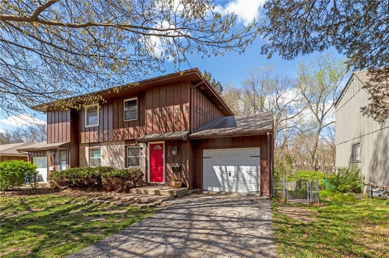 7726 Kessler Ln, Overland Park, KS 66204