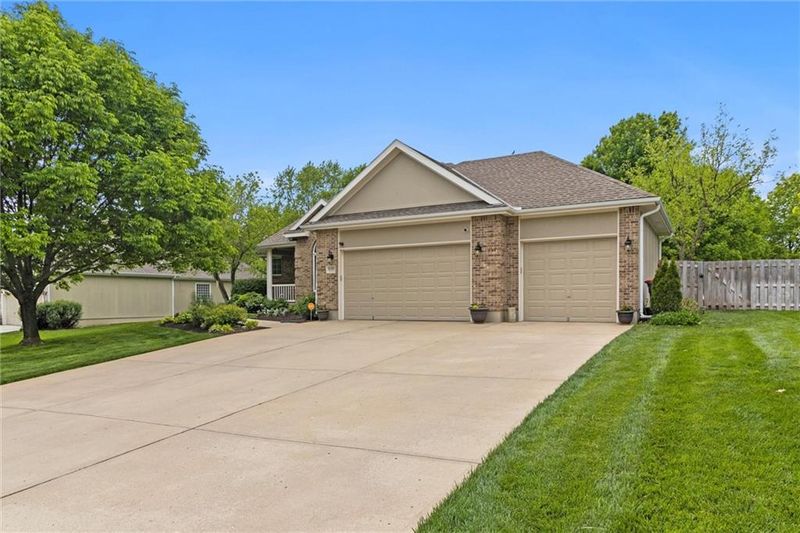 18383 155th St, Basehor, KS 66007