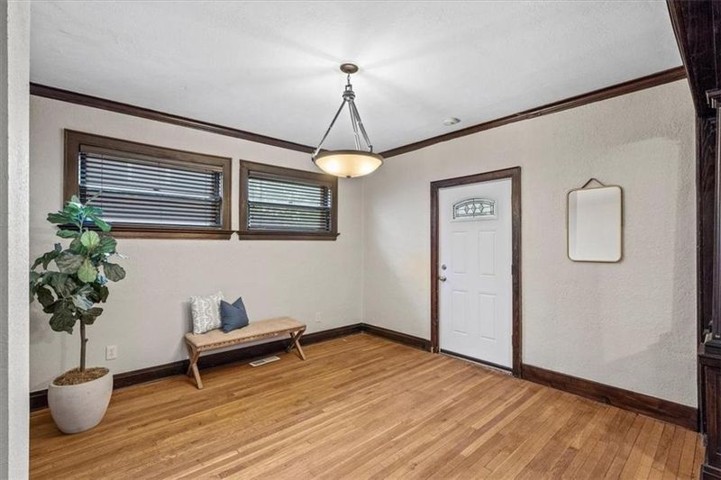 3924 Warwick Blvd, Kansas City, MO 64111