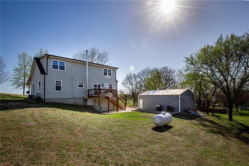 21800 Dempsey Rd, Leavenworth, KS 66048