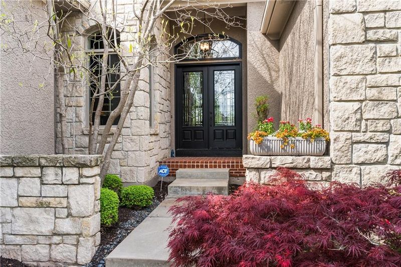 5400 W 124th Ter, Overland Park, KS 66209