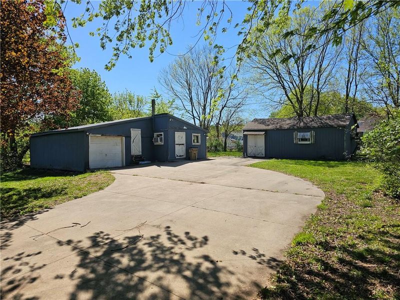 705 N Madison St, Raymore, MO 64083