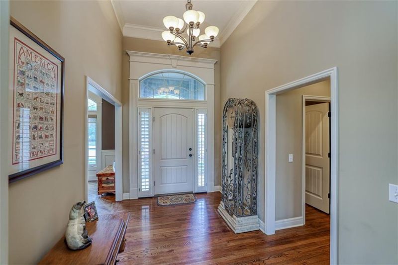 1426 Young Cir, Raymore, MO 64083