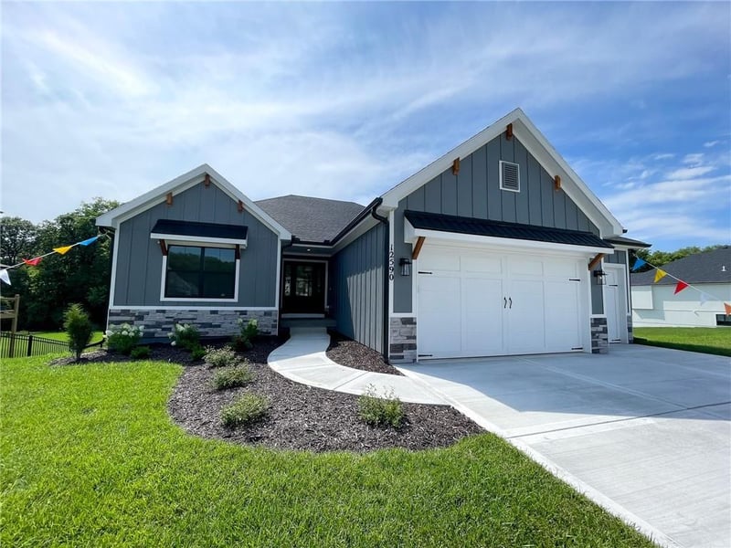 12152 N Tracy Ave, Kansas City, MO 64165