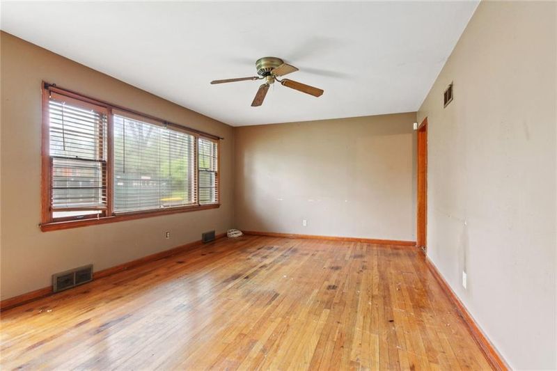 6509 E 110th St, Kansas City, MO 64134