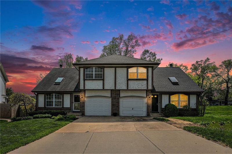 10223 W 86th Ter, Overland Park, KS 66212