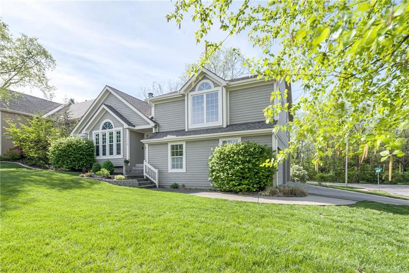 8309 NW 80th St, Kansas City, MO 64152