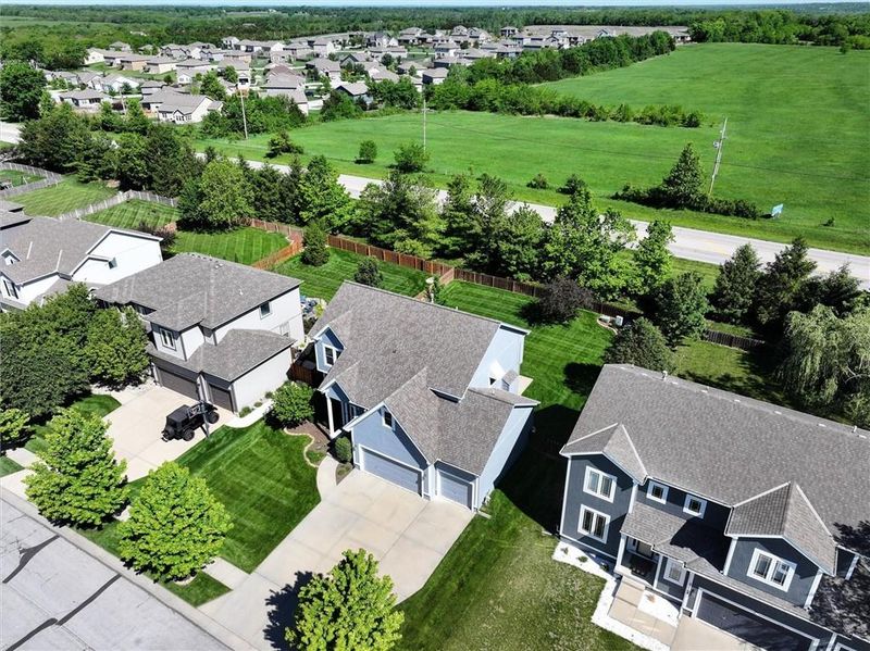 25790 W 143 Ter, Olathe, KS 66061