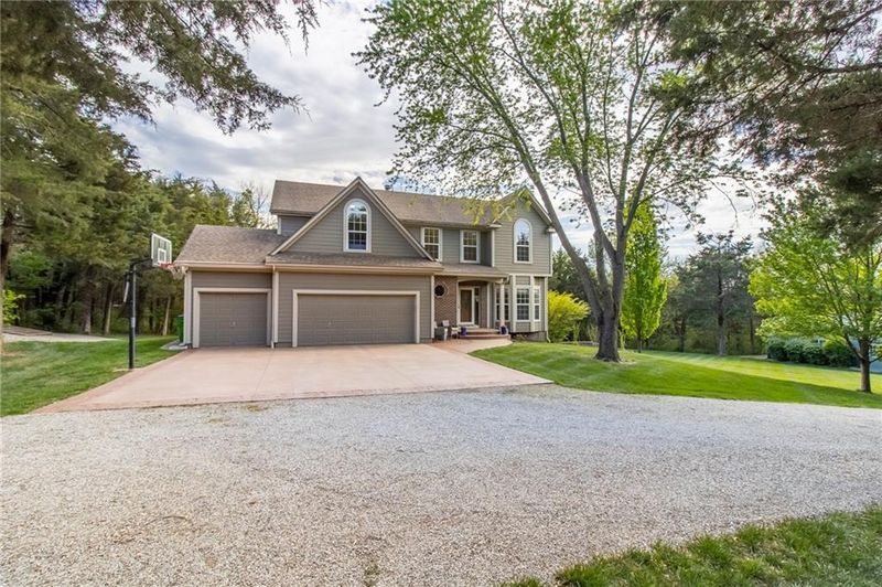 374 E 2263rd Rd, Eudora, KS 66025