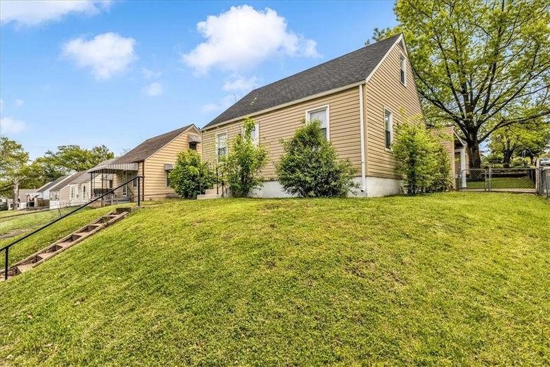 7001 E 17th St, Kansas City, MO 64126