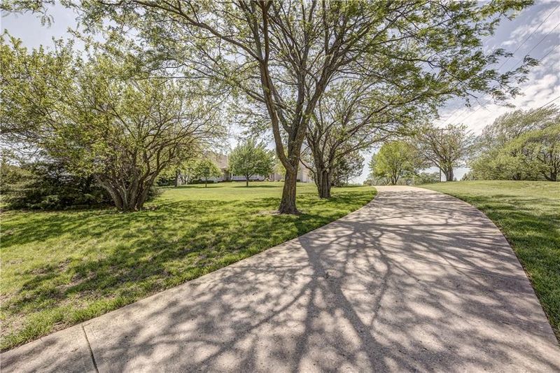 7100 Millridge St, Shawnee, KS 66218