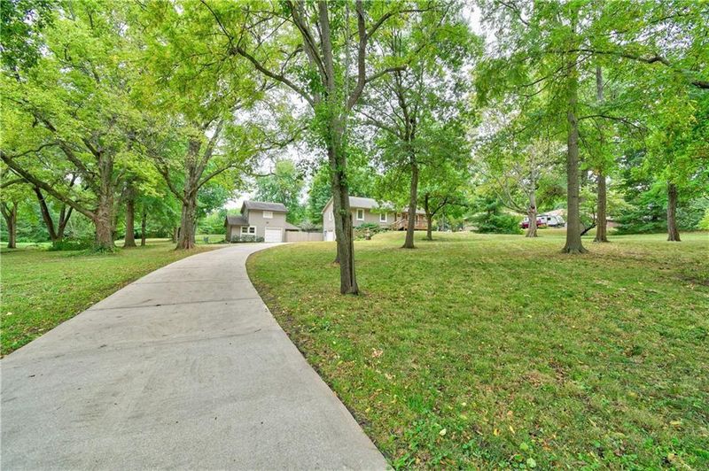 27609 Mason School Rd, Lee's Summit, MO 64064