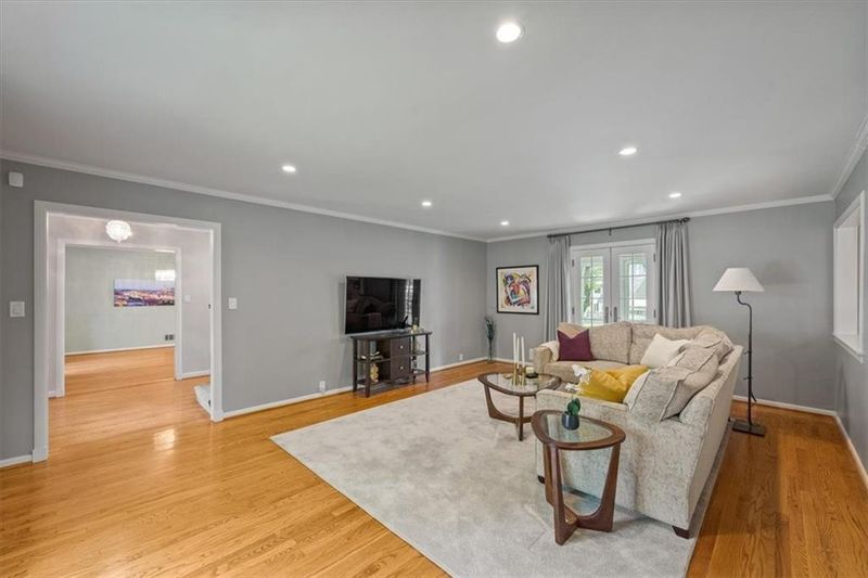 5301 Locust St, Kansas City, MO 64110