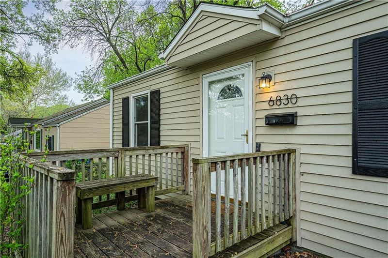 6830 Nieman Rd, Shawnee, KS 66203